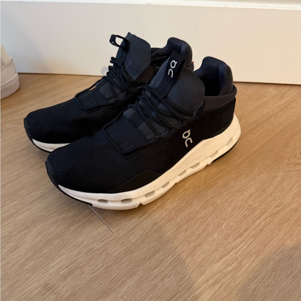 On Running Women's Shoes - Black and White